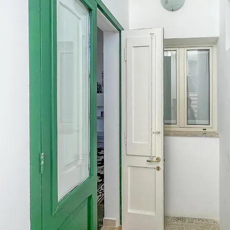 דירה Cozy In With Kitchenette